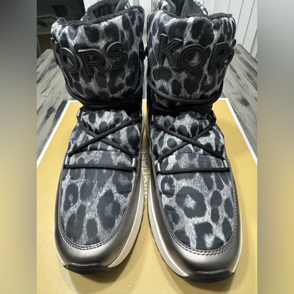 Michael Kors Cassia Black and Gray Cheetah Print Ankle Booties Size 9.5 - Picture 8 of 16